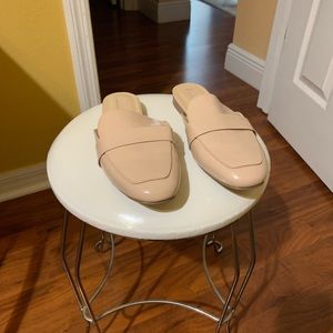Beautiful comfortable Forever 21 Pre-Owned slippers